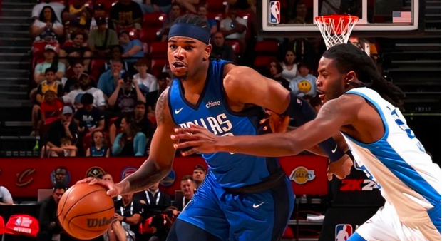  雷霆新秀榜眼霍姆格伦首秀惊艳，斩获两双数据  