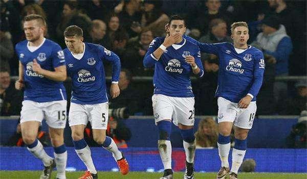  埃弗顿保级关键战，太妃糖主场力擒水晶宫