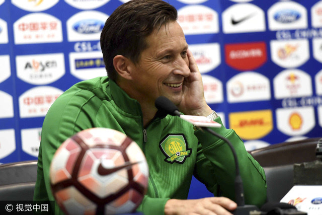  沙尔克04换帅如换刀，新帅首秀带队取得久违胜利