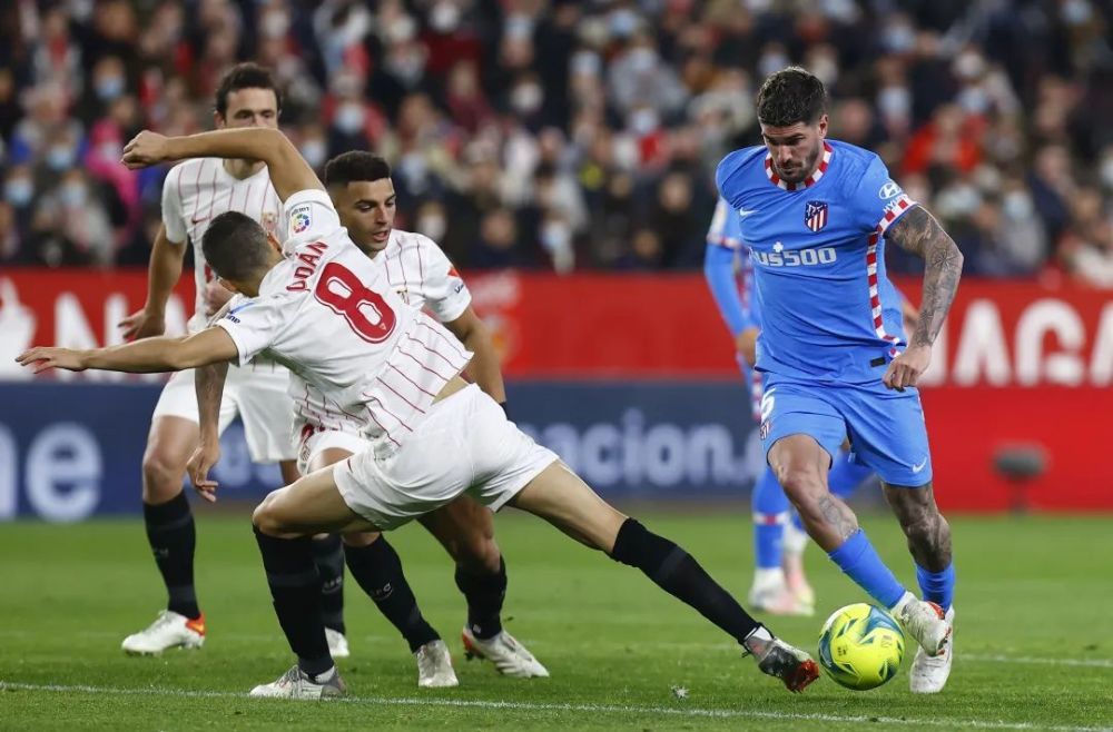  热那亚换帅如换刀见效，新帅首秀率队终结八连败  